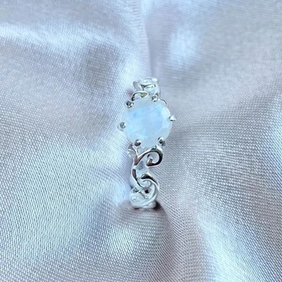 925 Стерлингового Серебра Лоза Производитель Круглый Cut Радуга Лунный Камень Обручальное Кольцо Оптовая Женщины Ювелирные Кольца