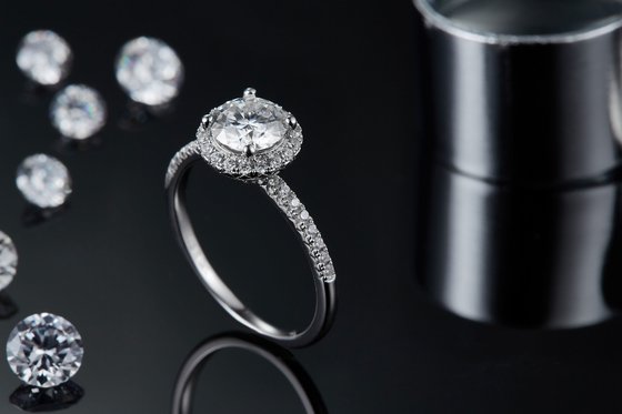 925 Sterling Silver Jewelry Diamond Moissanite Engagement Rings Round Shaped Dainty Band Ring