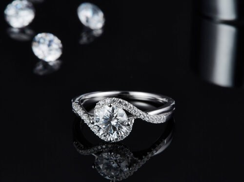 Einfache Ankunft S925 Bright Einstellung Frauen Unendlichkeit Runde Cut Moissanite Band Twist Hochzeit Verlobungsring