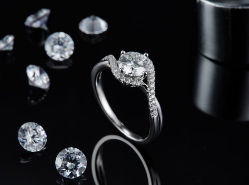 Einfache Ankunft S925 Bright Einstellung Frauen Unendlichkeit Runde Cut Moissanite Band Twist Hochzeit Verlobungsring