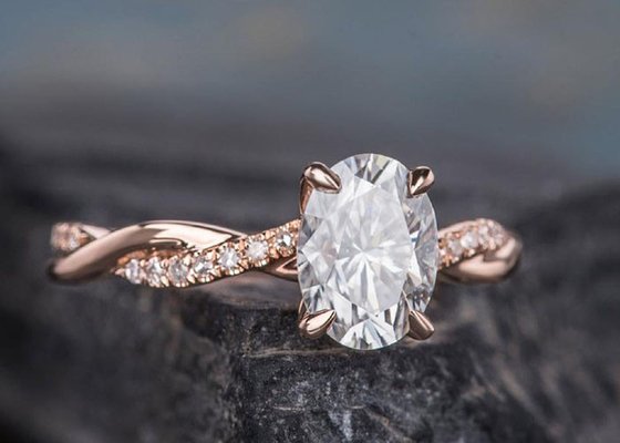 Mossianite 2.5ct Oval Engagement Ring 18K Rose Gold Material