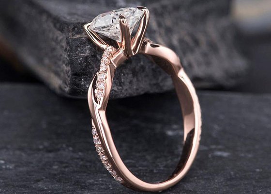 Mossianite 2.5ct Oval Engagement Ring 18K Rose Gold Material