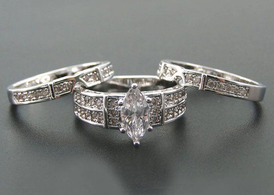 10K 14K Gold Engagement Wedding Ring , 0.68ct 56pcs Natural Diamond ring ODM