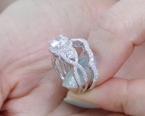 OEM ODM Natural Diamond Wedding Rings , Halo Style Promise Rings 6.5mm Dimension