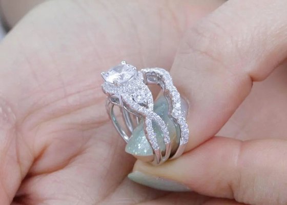 OEM ODM Natural Diamond Wedding Rings , Halo Style Promise Rings 6.5mm Dimension