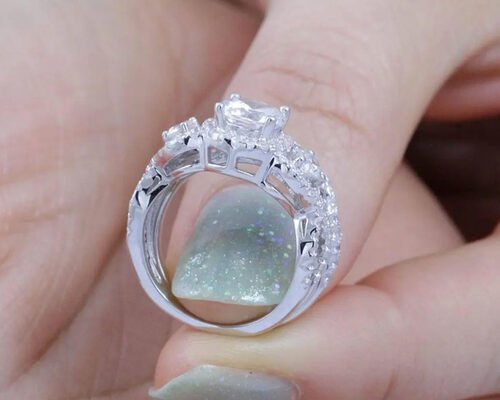 OEM ODM Natural Diamond Wedding Rings , Halo Style Promise Rings 6.5mm Dimension