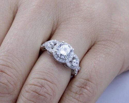 OEM ODM Natural Diamond Wedding Rings , Halo Style Promise Rings 6.5mm Dimension