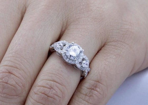 OEM ODM Natural Diamond Wedding Rings , Halo Style Promise Rings 6.5mm Dimension
