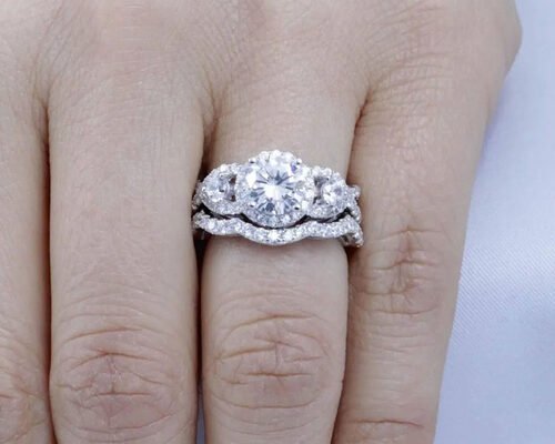 OEM ODM Natural Diamond Wedding Rings , Halo Style Promise Rings 6.5mm Dimension