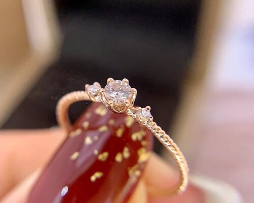 Claw Setting 14k Gold Diamond Ring , 0.1 Ct Diamond Ring For Gift