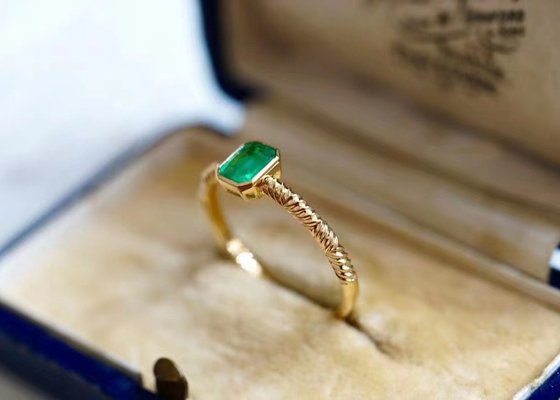 0.51ct Natural Green Emerald Ring , 18K Gold Diamond Ring for Wedding
