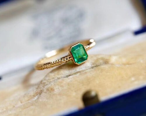 0.51ct Natural Green Emerald Ring , 18K Gold Diamond Ring for Wedding