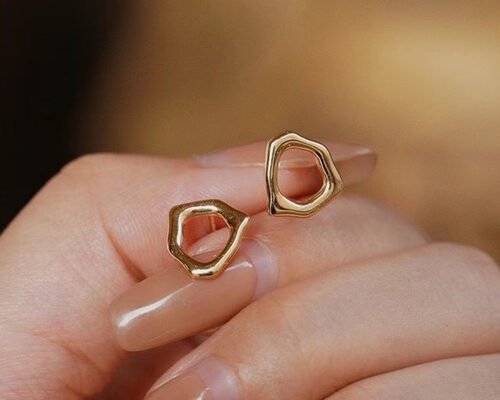 Irregular Circle 9k Gold Earrings 8mm Dimension for Anniversary