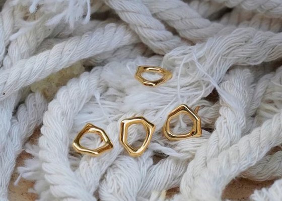 Irregular Circle 9k Gold Earrings 8mm Dimension for Anniversary