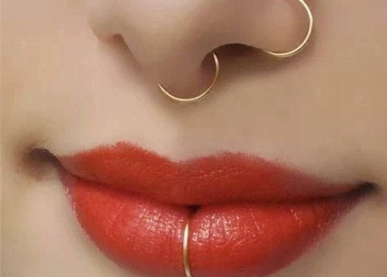 Flower Shape 18k Gold Diamond Nose Stud With 1.5mm 0.07ct 4 Pieces Genuine Diamonds