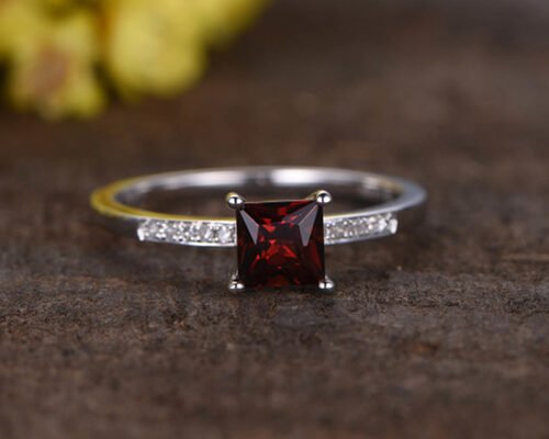 Princess Cut Garnet Diamond Engagement Ring Prong Setting Type