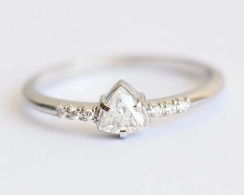 Fashion Real Diamond Jewellery Ring with 4×4mm Triangle Stone ODM