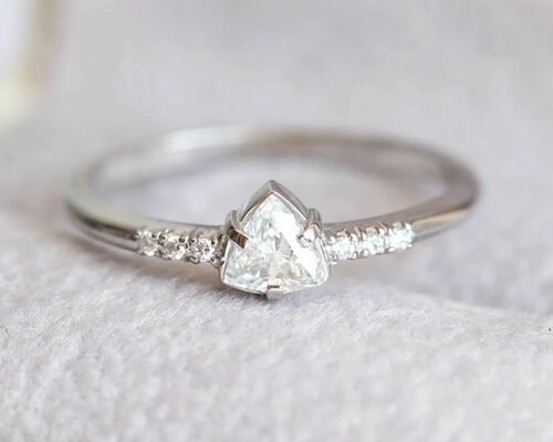 Fashion Real Diamond Jewellery Ring with 4×4mm Triangle Stone ODM