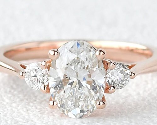 10K Gold Lab Grown Moissanite Ring White Oval Cut 2.1ct Weight 7×9mm shape