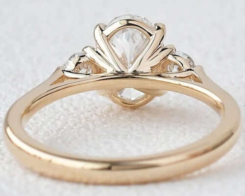 10K Gold Lab Grown Moissanite Ring White Oval Cut 2.1ct Weight 7×9mm shape