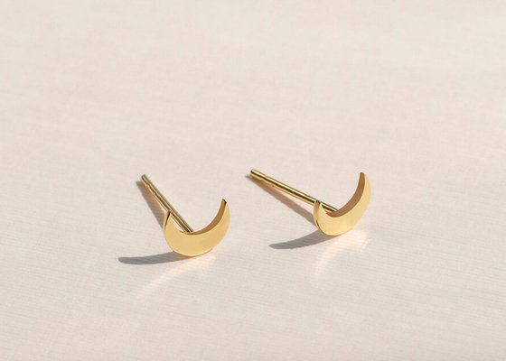 Crescent Shape 9K Gold Earrings 6MM Dimension ODM For Party Gift
