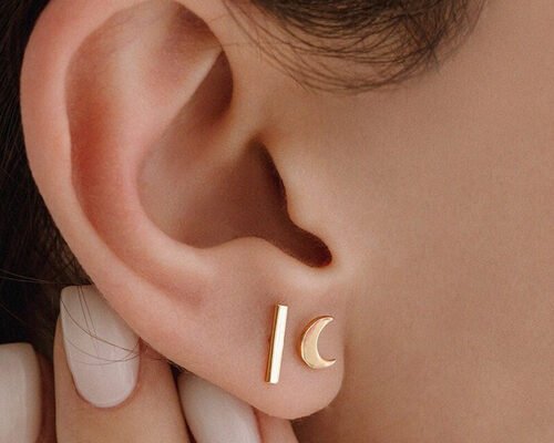 Crescent Shape 9K Gold Earrings 6MM Dimension ODM For Party Gift