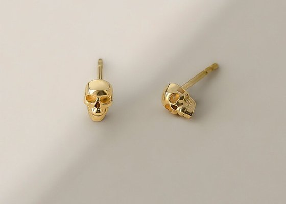 Anniversary Gold Skull Earrings 3×5MM Prong Hand Setting Type ODM