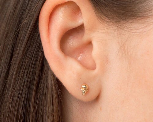 Anniversary Gold Skull Earrings 3×5MM Prong Hand Setting Type ODM
