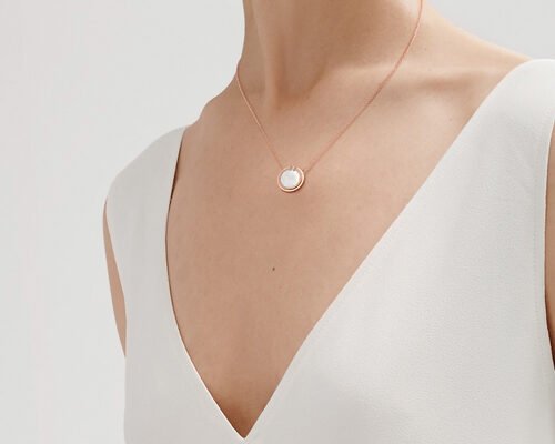 0.05ct Diamond And Mother Of Pearl Circle Pendant 18k Rose Gold material OEM